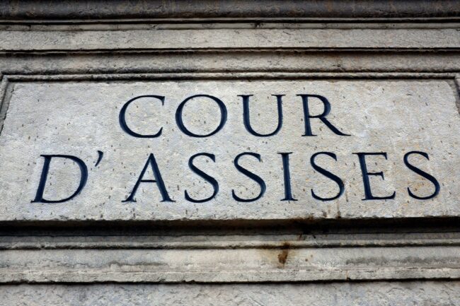 FLASH : Un mandat d’amener délivré contre un avocat déclenche la colère de la profession FLASH : Un mandat d’amener délivré contre un avocat déclenche la colère de la profession
