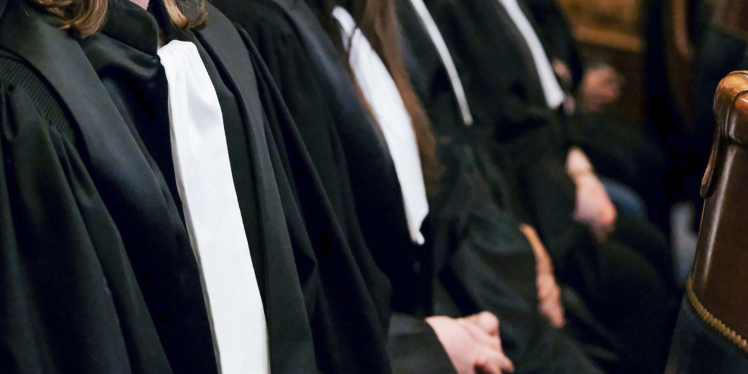 Magistrats judiciaires, enfermés dans leur « tour d’ivoire » ou assignés plus souvent qu’à leur « tour d’y voir » ? Magistrats judiciaires, enfermés dans leur « tour d’ivoire » ou assignés plus souvent qu’à leur « tour d’y voir » ?